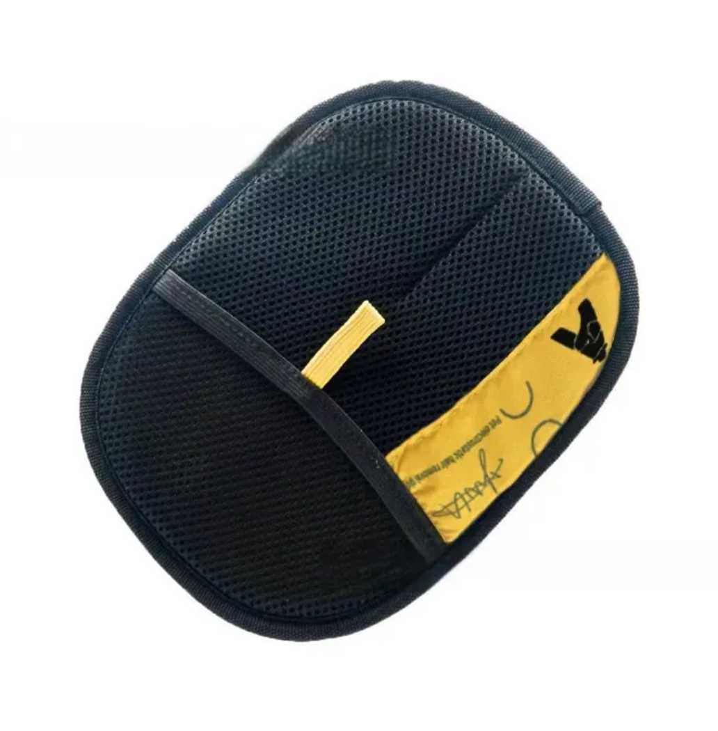 Reusable pet hair removal mitt for furniture and clothing
